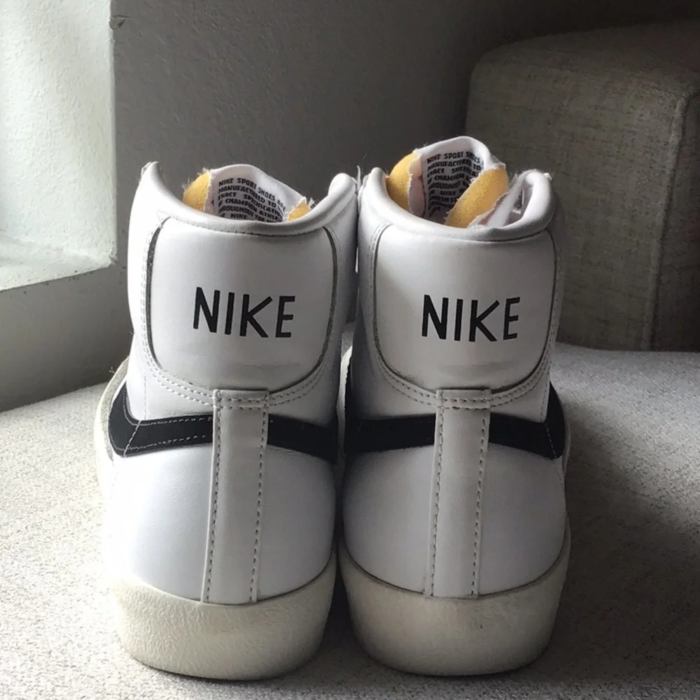 Nike Blazer Mid Sneakers - Picture 8 of 8